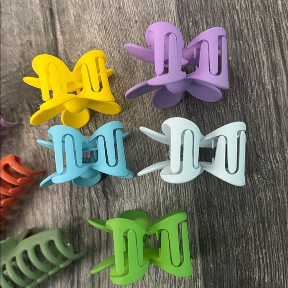 Bundle of 8 Hair Claw Clips - Picture 2 of 7